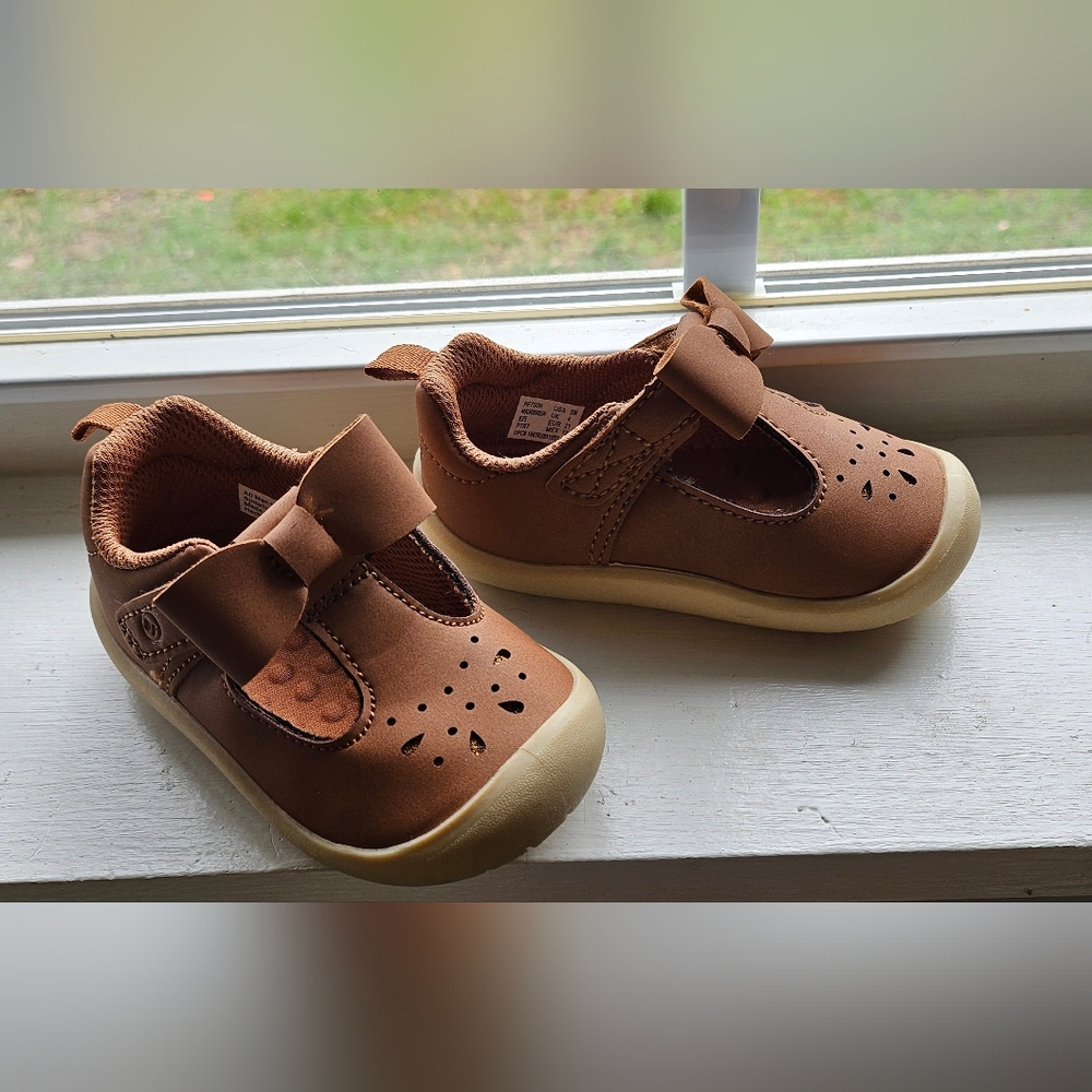 Munchkin Shoes - Picture 2 of 5